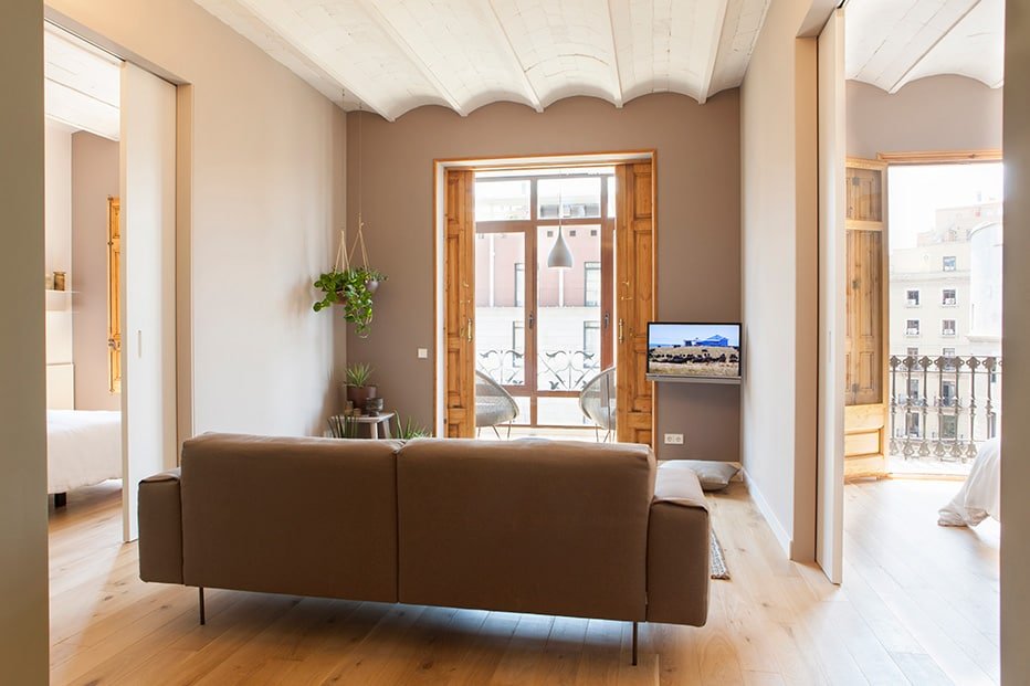 Bright 2 Bed/2 Bath Apt with balconies-city centre gallery image 3