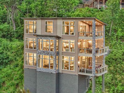 Modern Downtown Cabin! 6 Master Suites & Nursery!