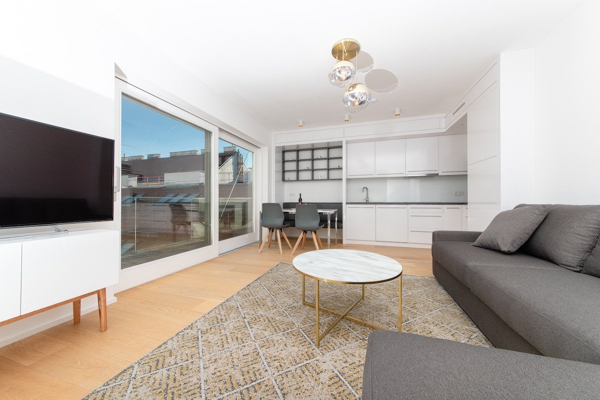 City penthouse/Beautiful terrace/Close XMas market gallery image 2