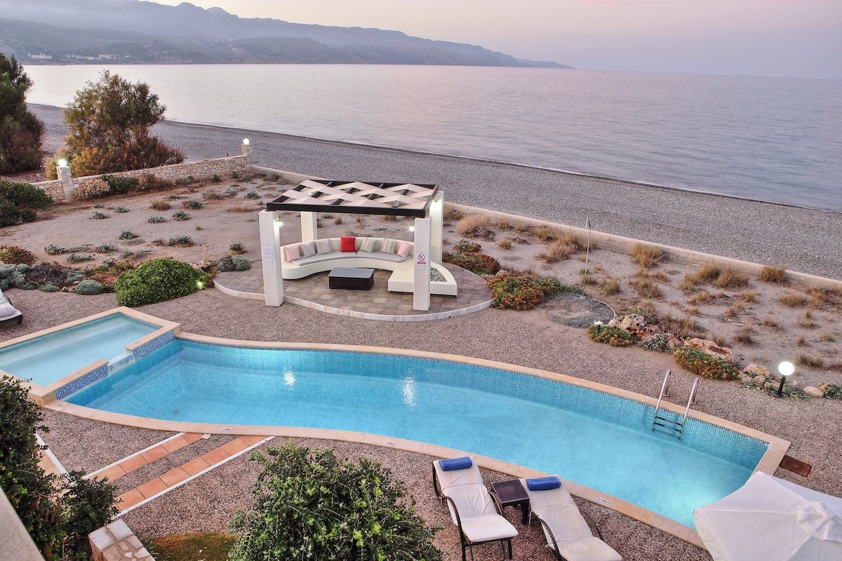 Beachfront villa w/Private Pool, ping-pong & BBQ gallery image 2