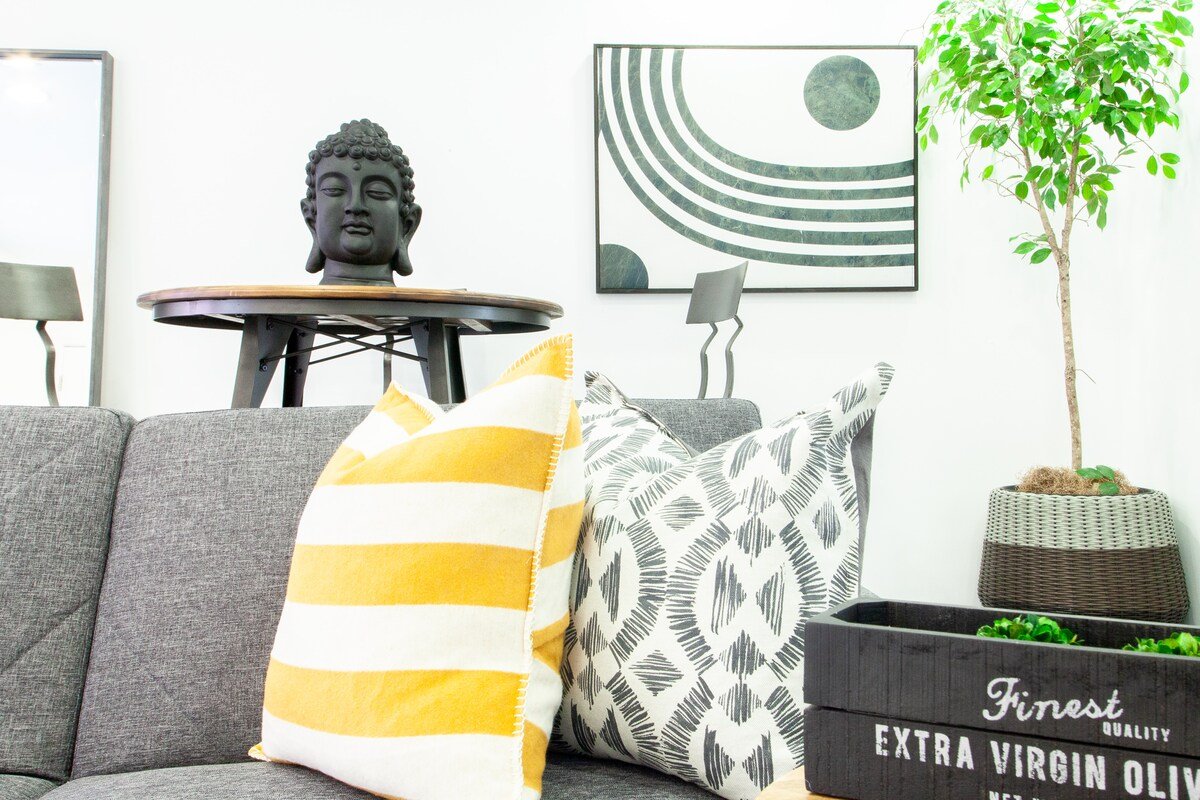 Stunning 2-UNIT Rental // Only STEPS Away from The White House gallery image 5