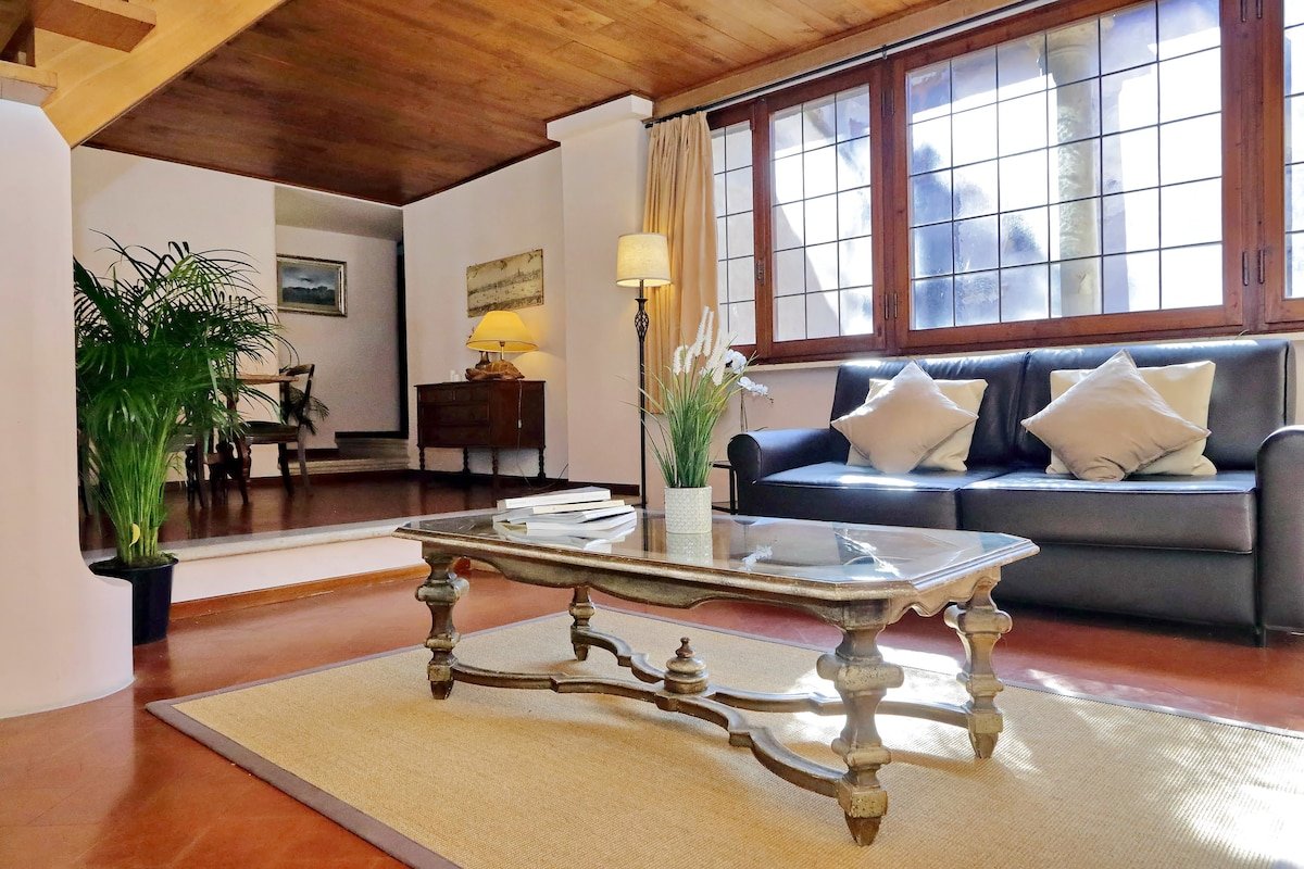 Elegant apartment in the heart of Rome gallery image 3