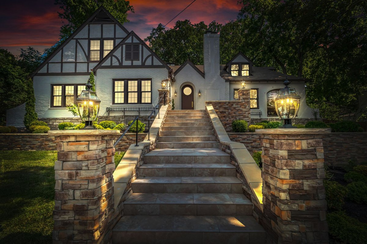 9 Bedroom 7 1/2 Bath 5000 square feet (15 beds)