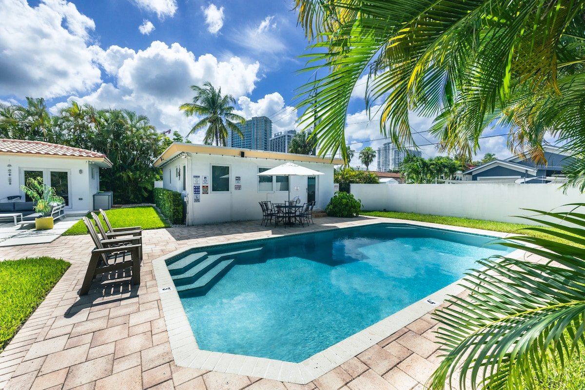 Upscale 3BR with Heated Pool & Billiards gallery image 3