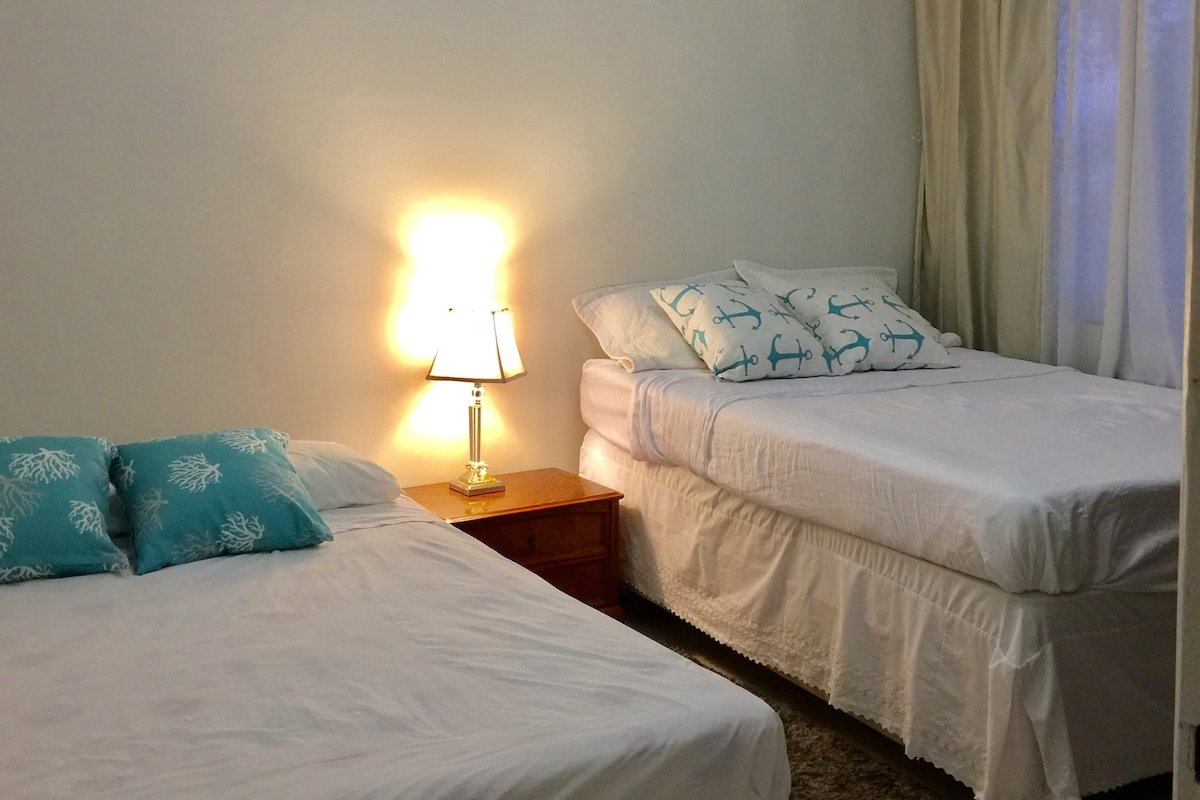 Beach Front Copacabana Condo with Ocean Views! gallery image 5