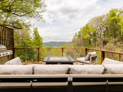 Modern Round House – Mtn Views – 2 Miles to DT AVL