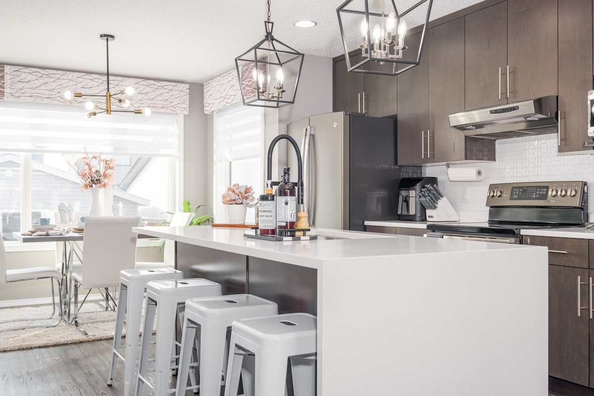 Modern house, Close to All Amenities in South WPG gallery image 4