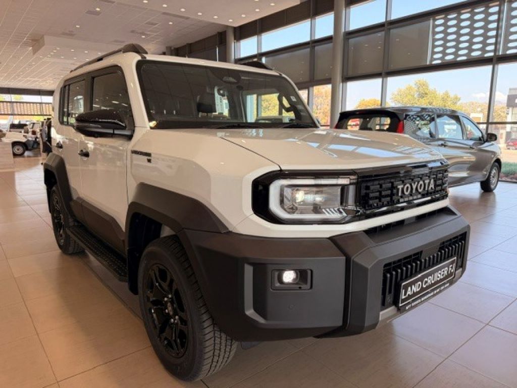 TOYOTA L CRUISER FJ 2.7 VX A T for Sale in South Africa