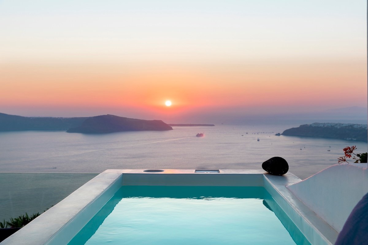 Aether suite with Hot Tub in Imerovigli gallery image 4