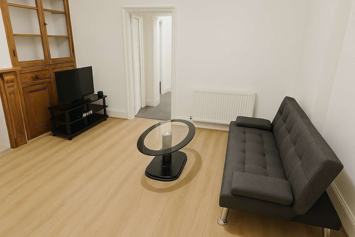 Comfy 3-Bed Home in Redfield – Near City Centre gallery image 2