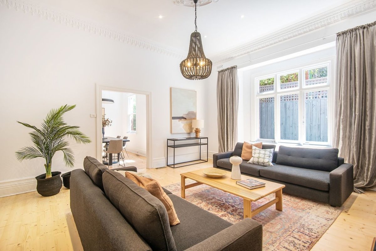 Stylish Contemporary Retreat St Kilda gallery image 5