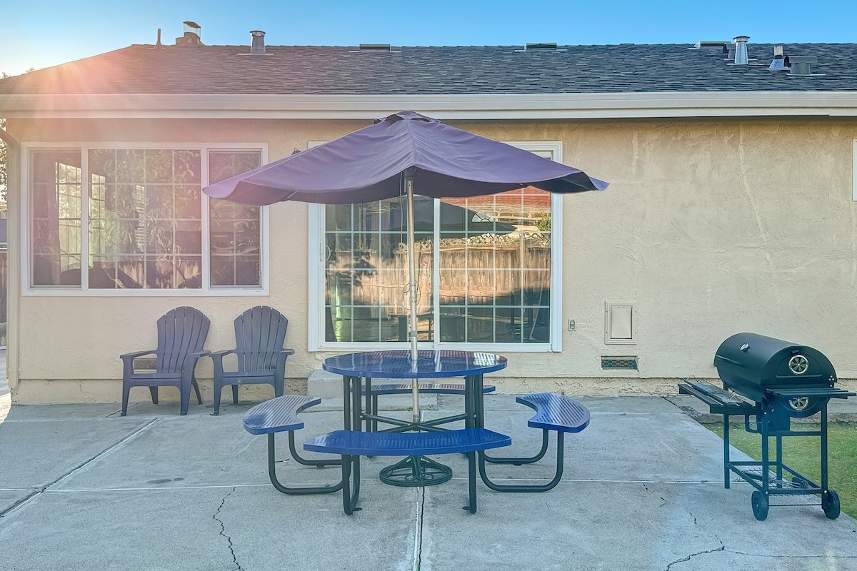 2Homes_3K,2Q,8S,8SB_Slp26_EzFwy_EV_AC_Kit_BBQ_5021 gallery image 5