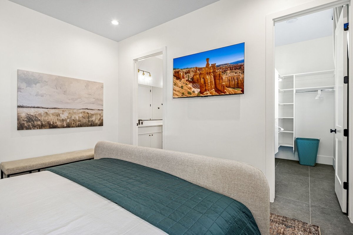 Pecan Valley 5173|$50K Simulator, Private Pool gallery image 5