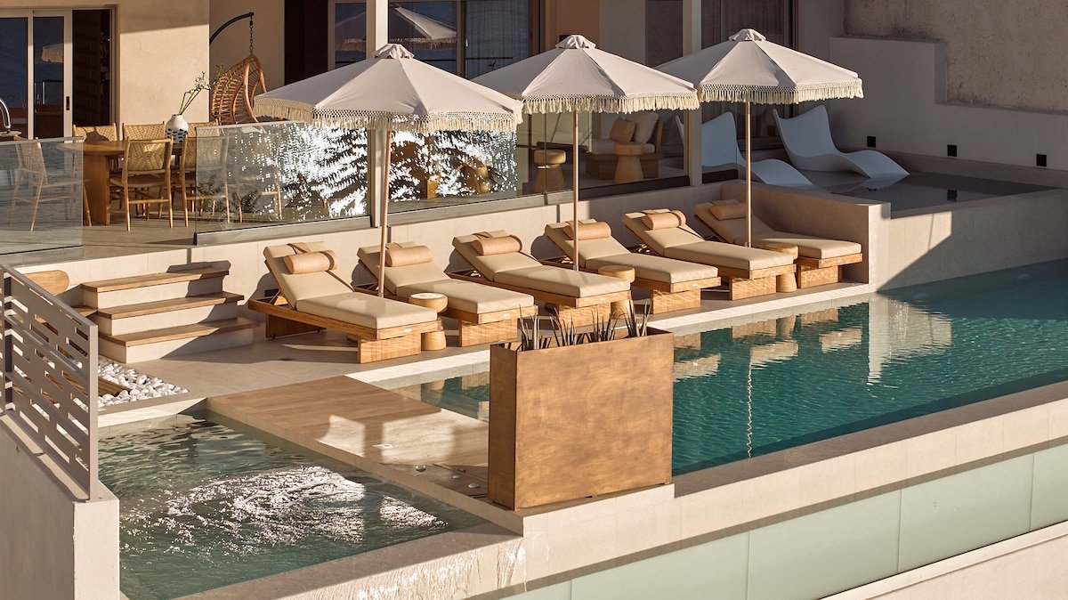 Ficus Seafront Villa, walk to Bali Beach & Dinning gallery image 3