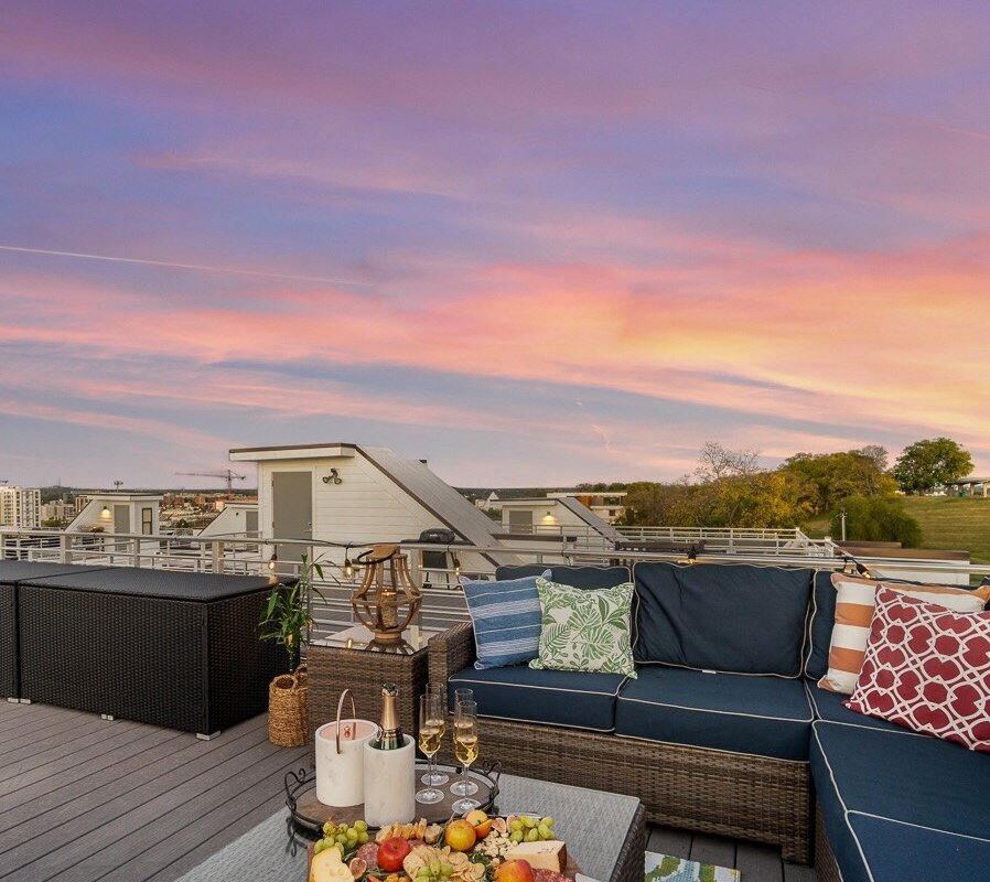 The Rooftop House Nash – Skyline View, Walkable! gallery image 5