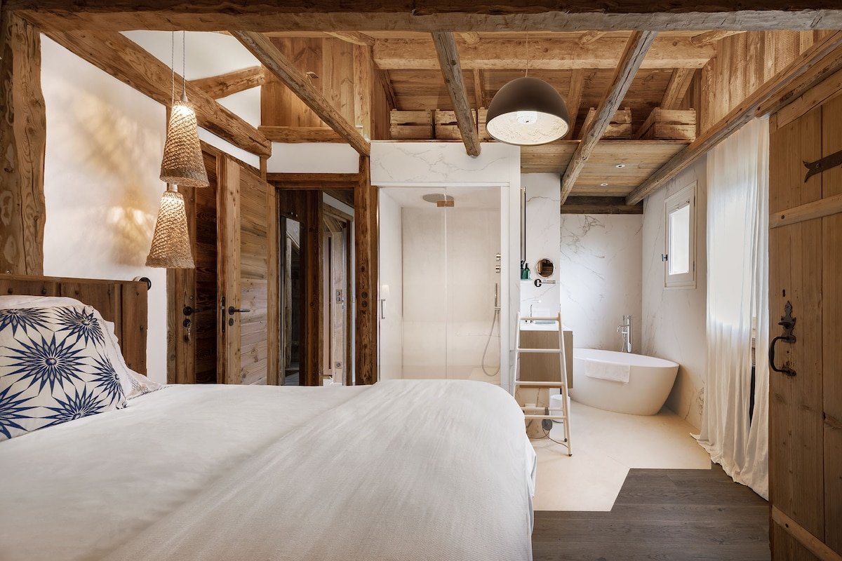 Exceptional chalet facing Mont Blanc for 10 people gallery image 5