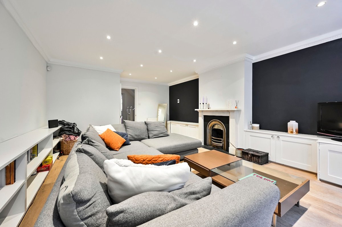 Beautiful 5 Bed House – Sleeps up to 12 – Central gallery image 4