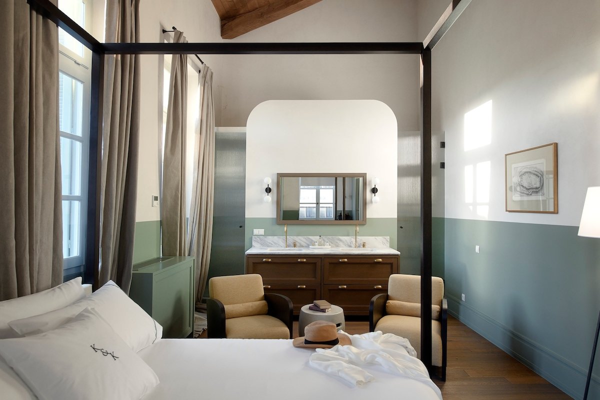 Athinaidos Premium Quarter with Jacuzzi by K&K gallery image 3