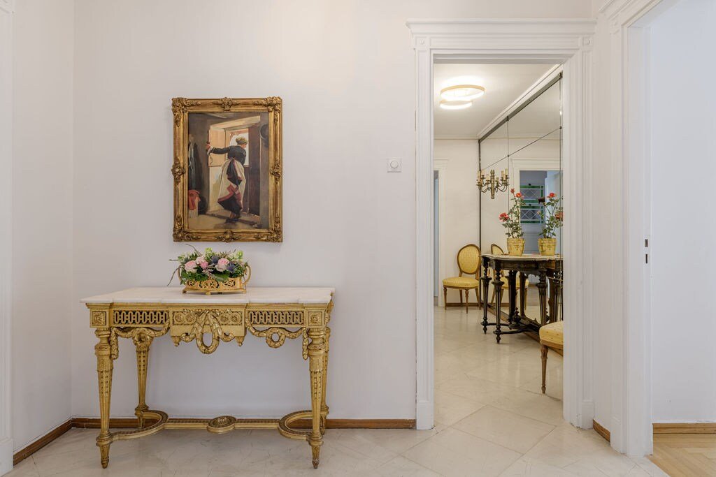 The Avant Garde gallery image 2