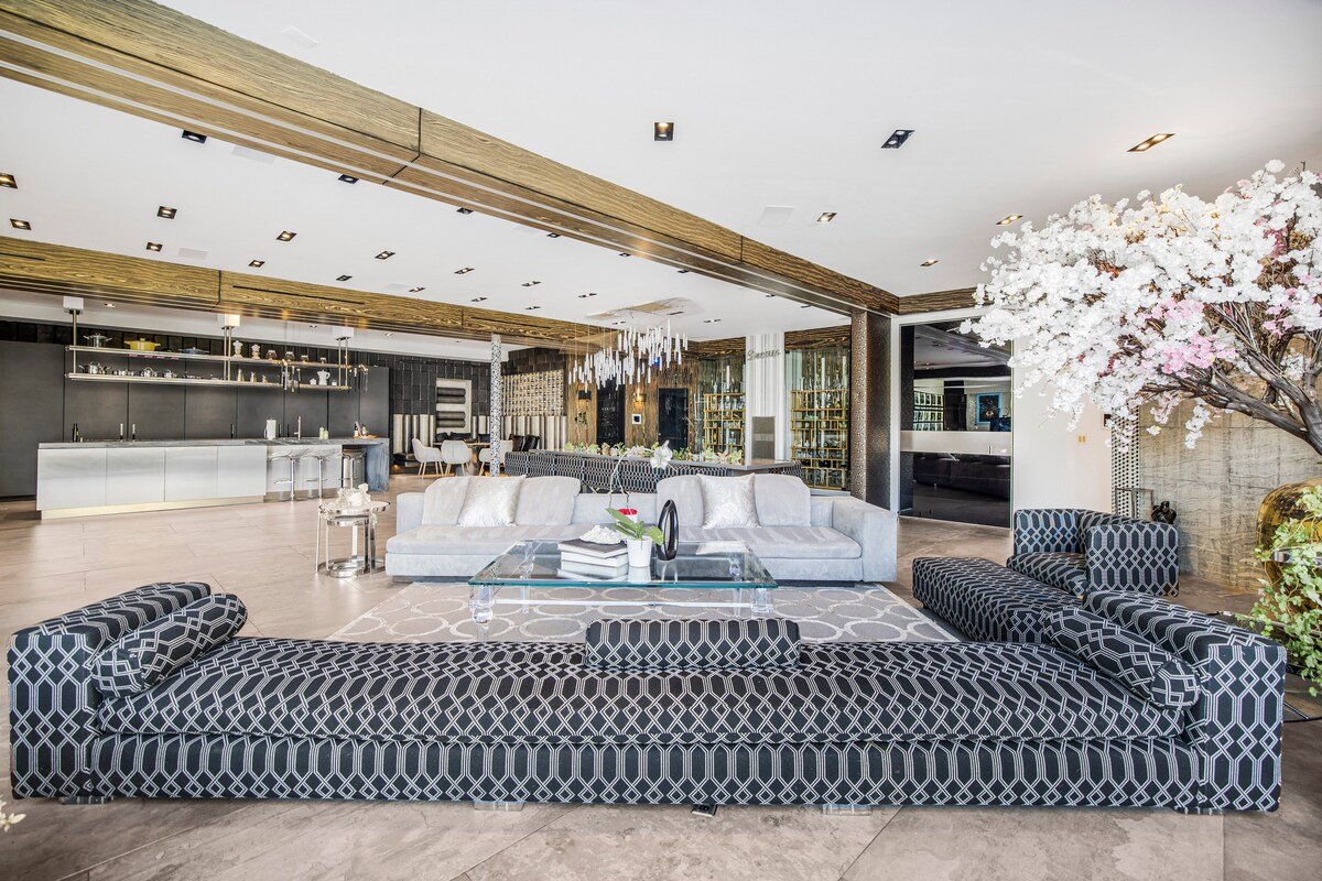 Eclectic Modern Villa w/ Sunset Views gallery image 5