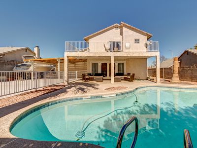 Beautiful house 10min Downtown,Pool,Hot Tub!