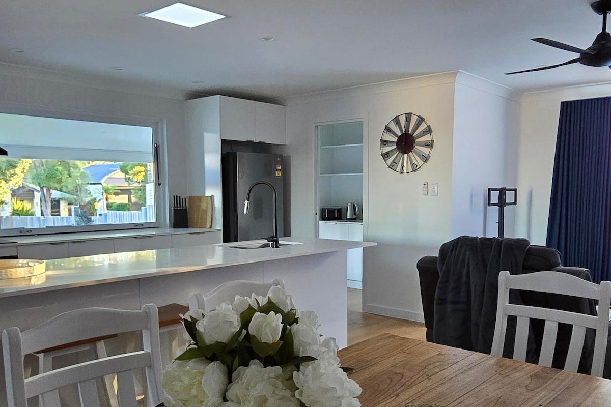 The Homestead – Sleeps 8, Pet on approval gallery image 5