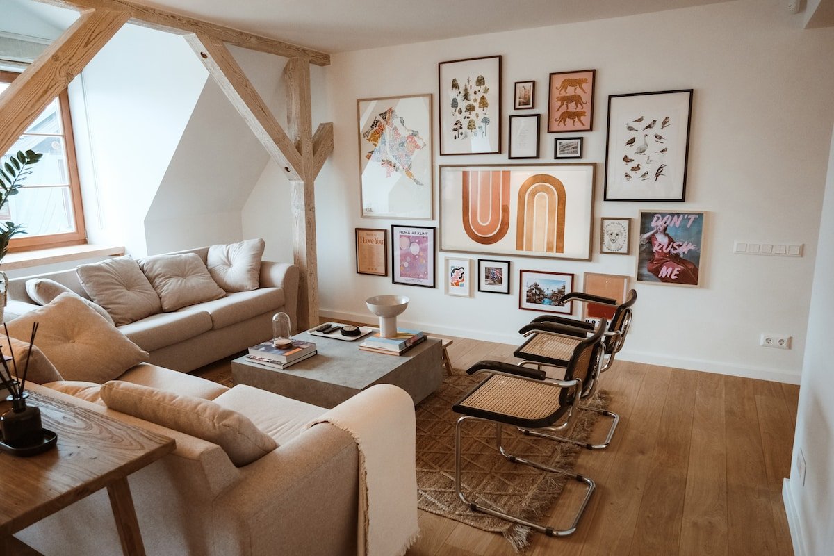 Birch Living: central & new 3-BR design apartment gallery image 2