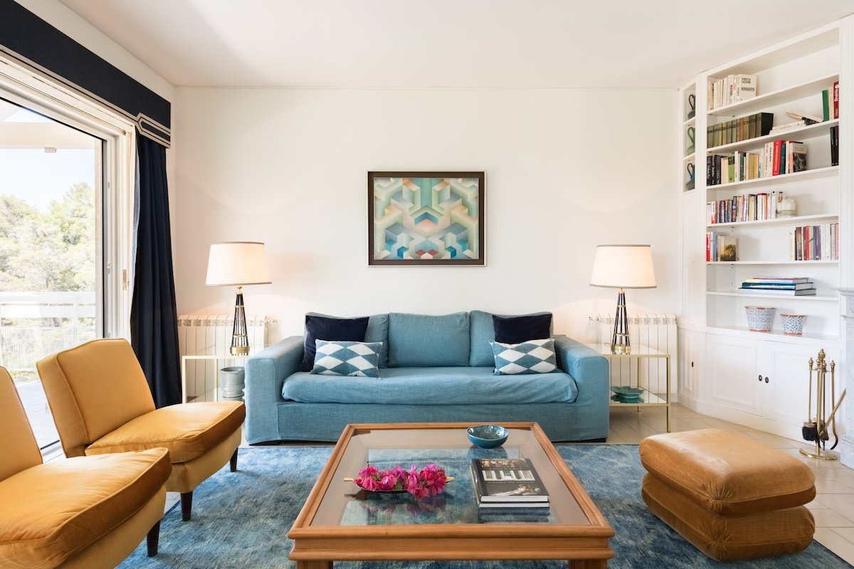 Estoril Luminous Villa Close to the Sea Heated Pool gallery image 2