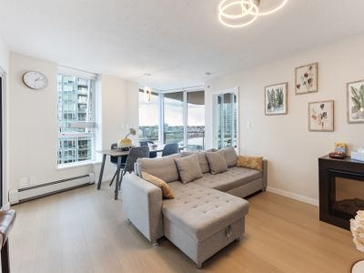 Heart of Downtown｜3BR｜Pool+Sauna+Parking+Views!