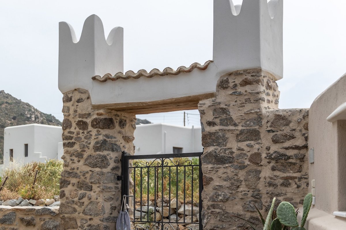 Peratsi Stone Mansion gallery image 5