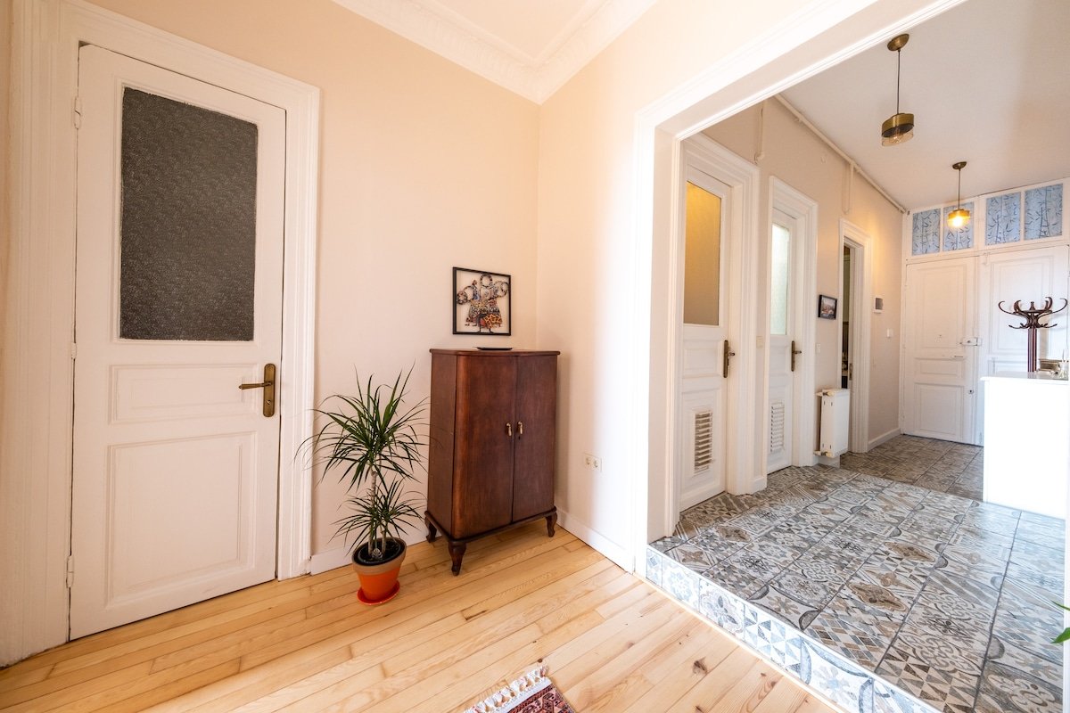 Elegant spacious peaceful 3BR 2BA at the center gallery image 3