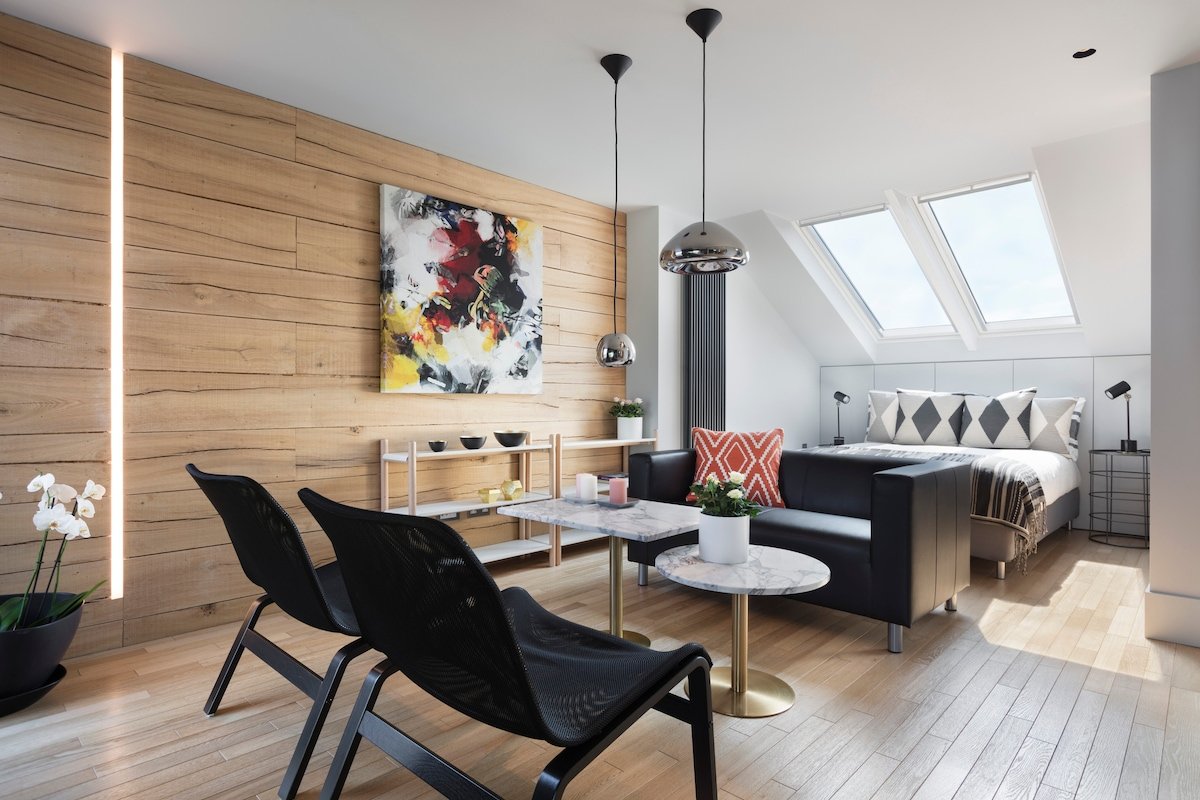 LUXURY BOUTIQUE RESIDENCE – New Listing gallery image 4