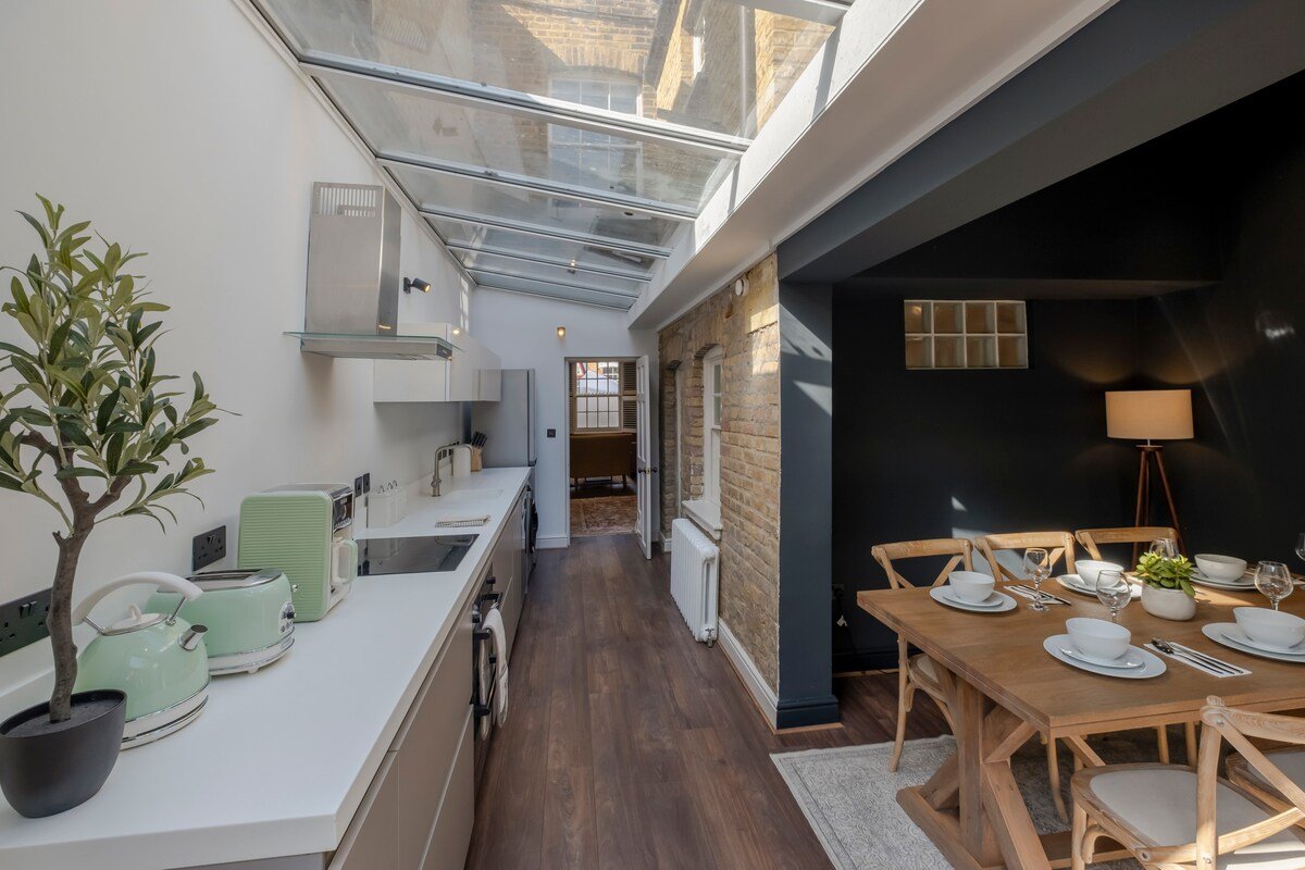 “Classic British Manor” gallery image 5