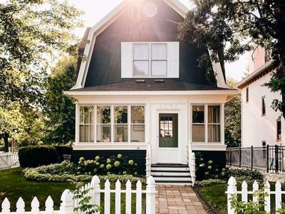 Charming Boxwood Cottage in Linden Hills