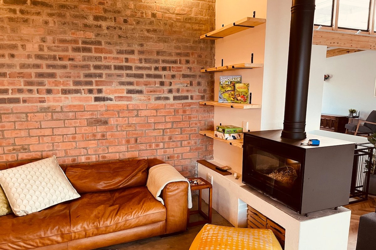 Newly renovated family home with beautiful views gallery image 5