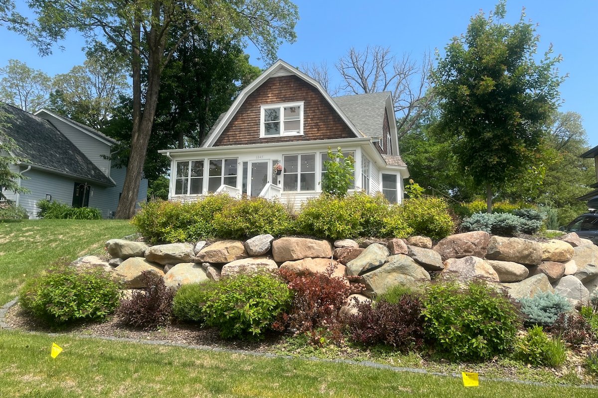 Charming Wayzata Cottage gallery image 2