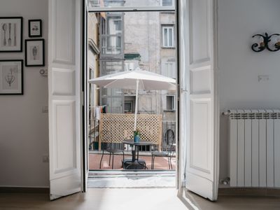 Nilo – Historic Apartment with Patio by Casa N
