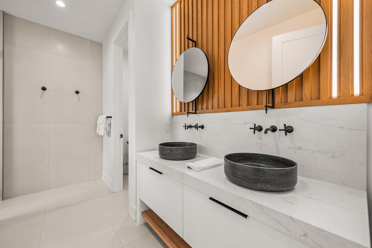 New Home w/ Incredible Rooftop Deck!- Just Breathe gallery image 4