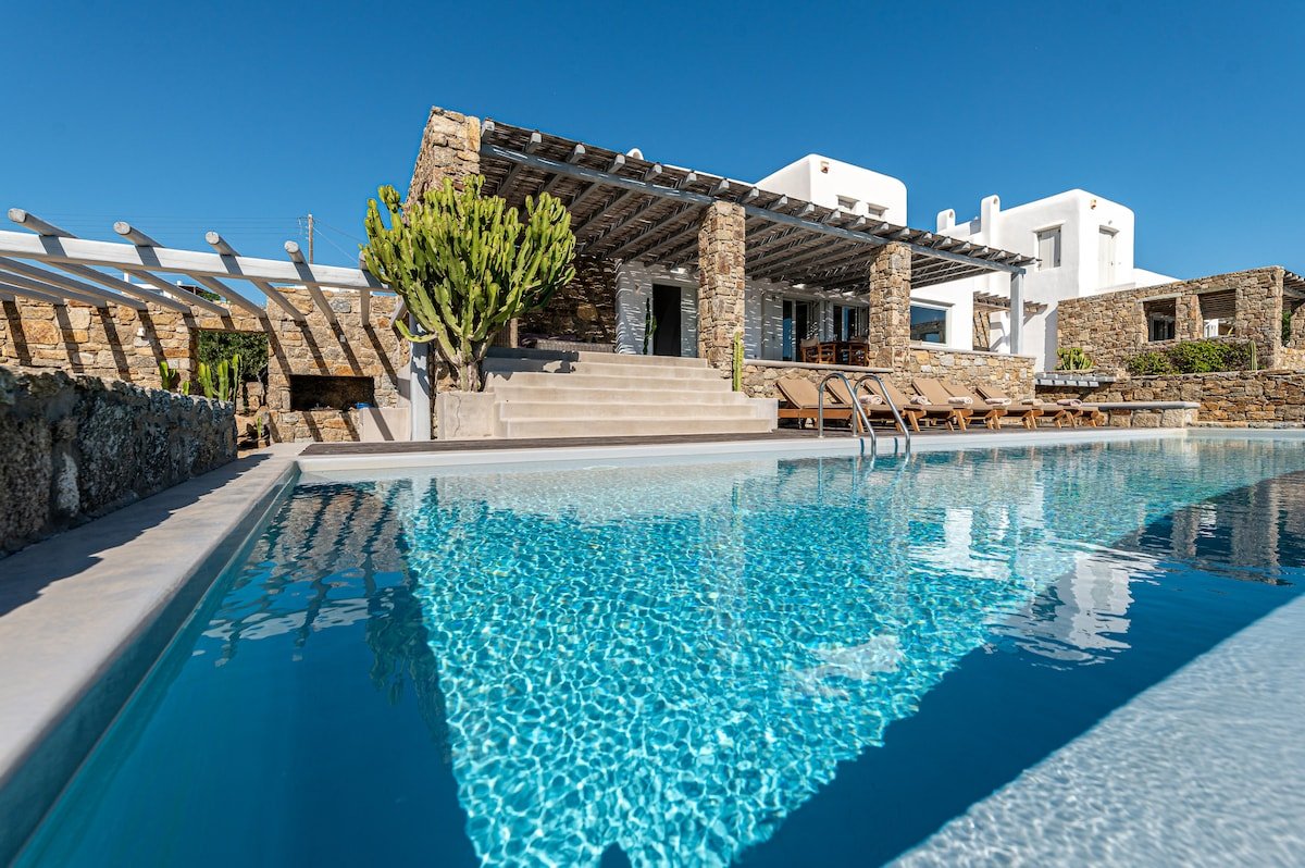 Dreamlike Villa 1, Private Infinity Pool! gallery image 4