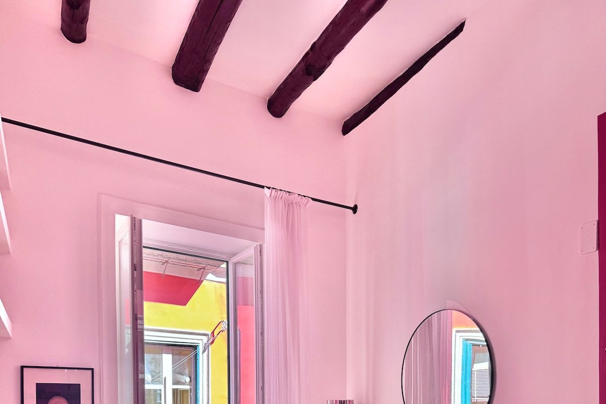 Alma de Chiaja -elegant & central Design Home gallery image 4