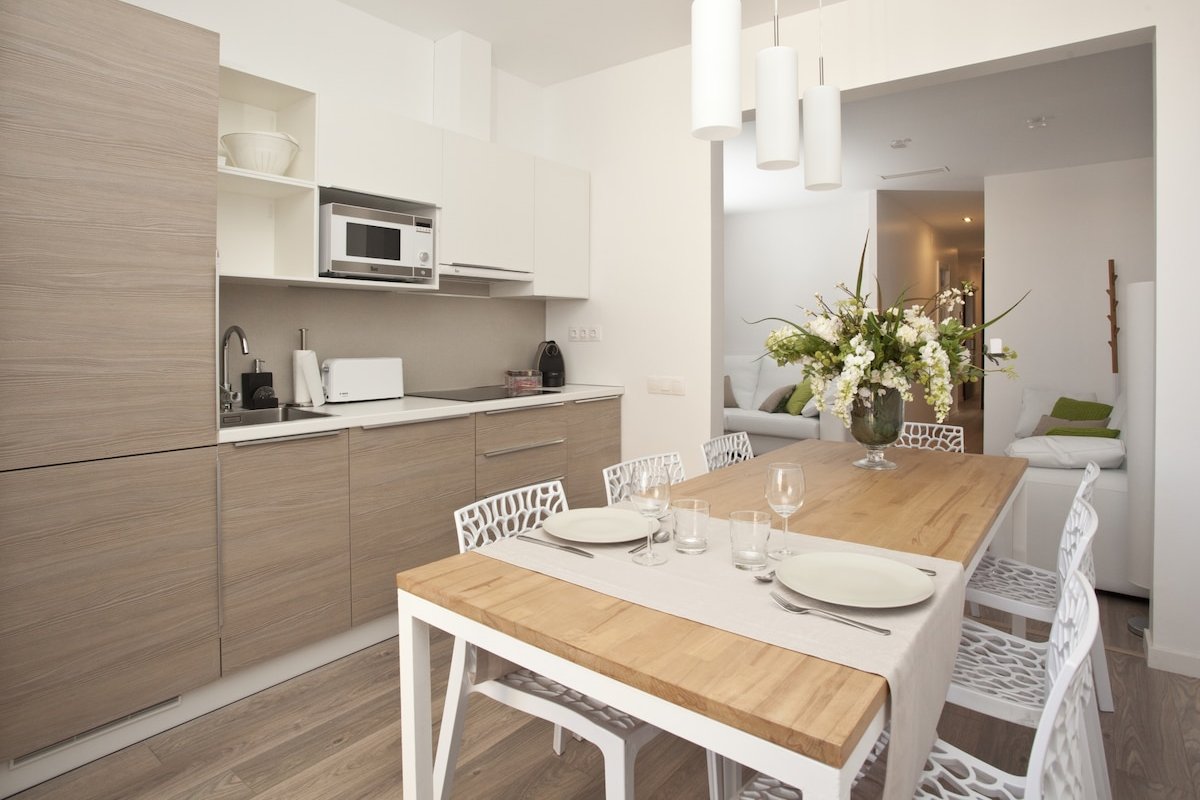 Superior 4 Bedroom Apartment – (B4,1,2,3,5) gallery image 3