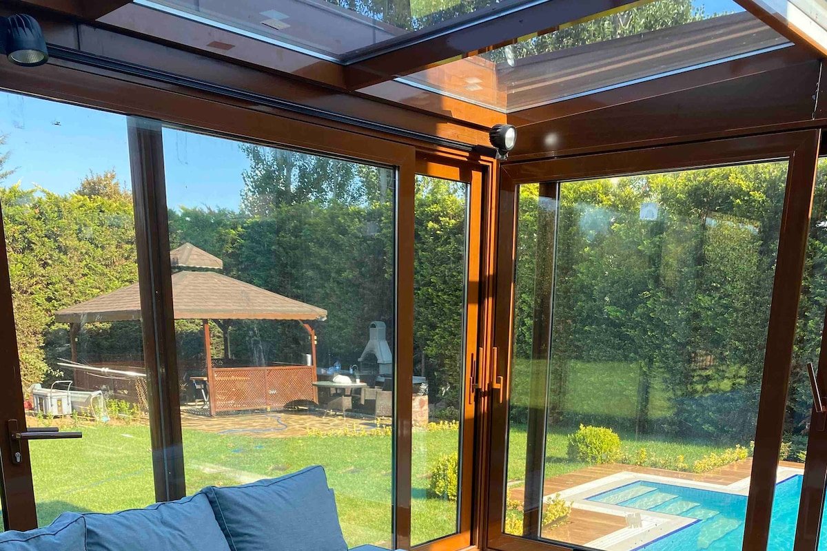 Havuz,bahçe ve tüm rahatlıklar kişiye özel alan gallery image 5