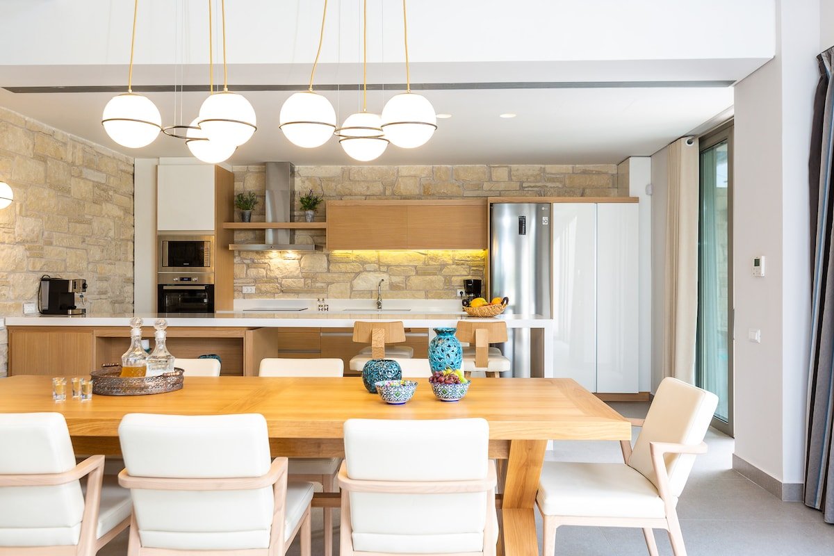 VIP Villa Sissy, heated pool, close to the beach gallery image 4