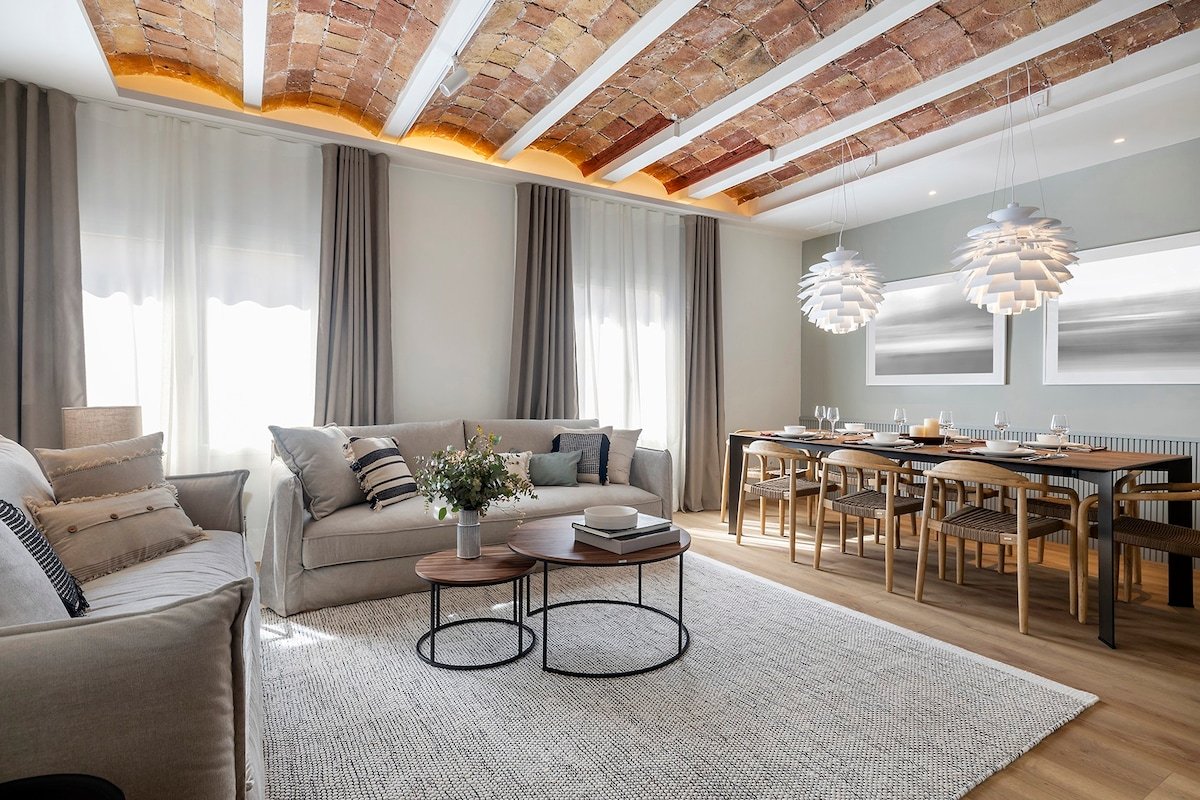 Luxury | King Beds | Central AC | Heart of BCN