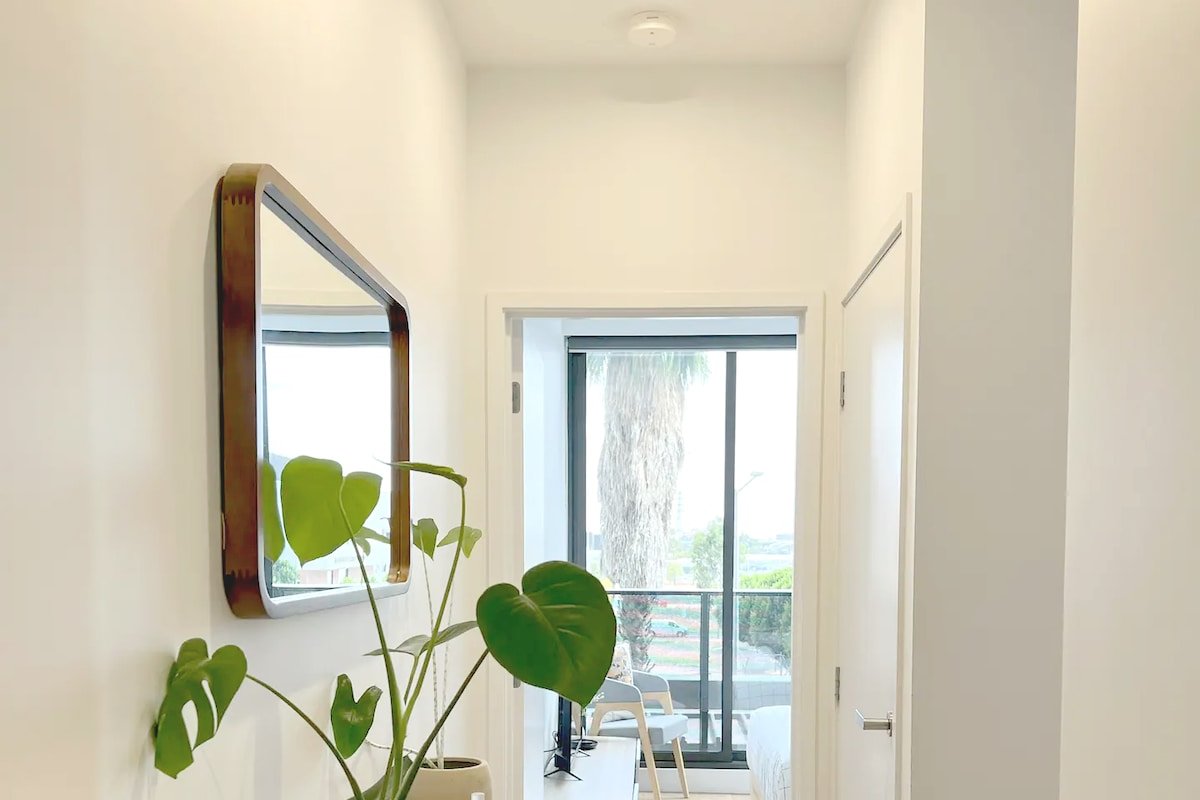 3BR Modern Loft w/Parking gallery image 3