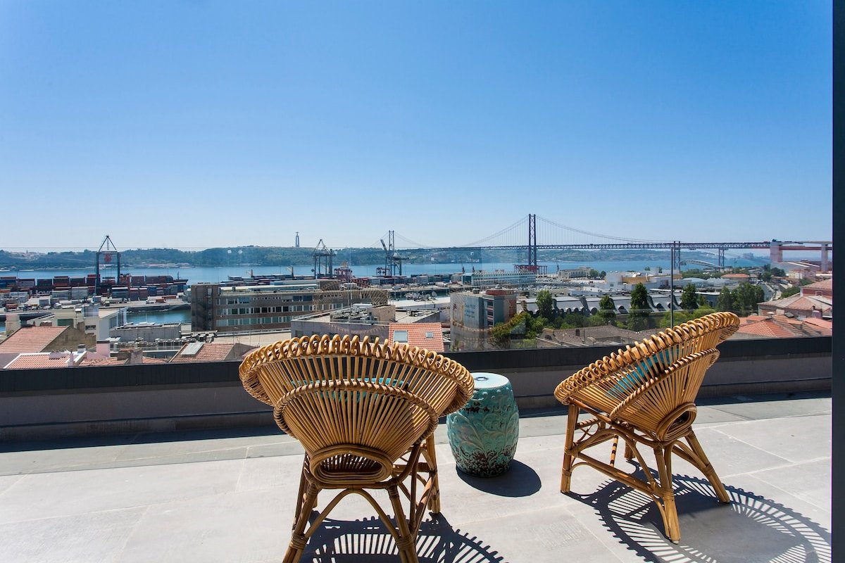 LUX LAPA Designer Penthouse gallery image 2