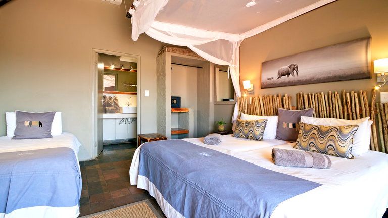 Twyfelfontein Country Lodge Interleading Triple Room