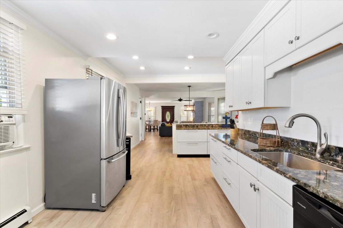 3br 3ba & 2 Kitchens! Just steps to beach and park gallery image 5