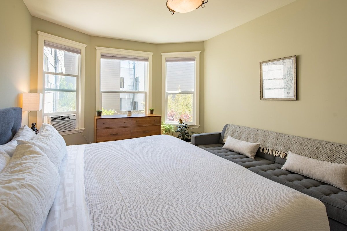 2Bed/2Ba Walk to OutsideLands and Dead&Co gallery image 5