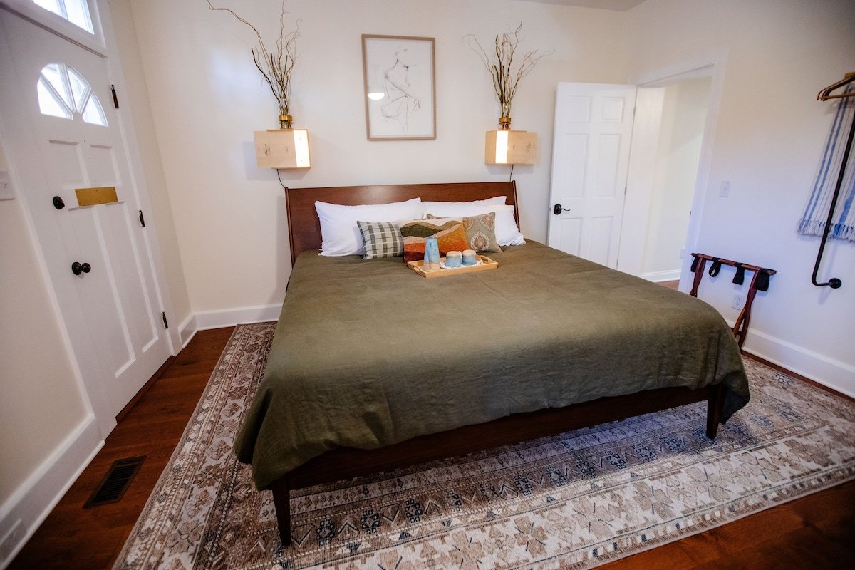 German Village Gem: Cozy Luxury & Hot Tub Haven gallery image 3